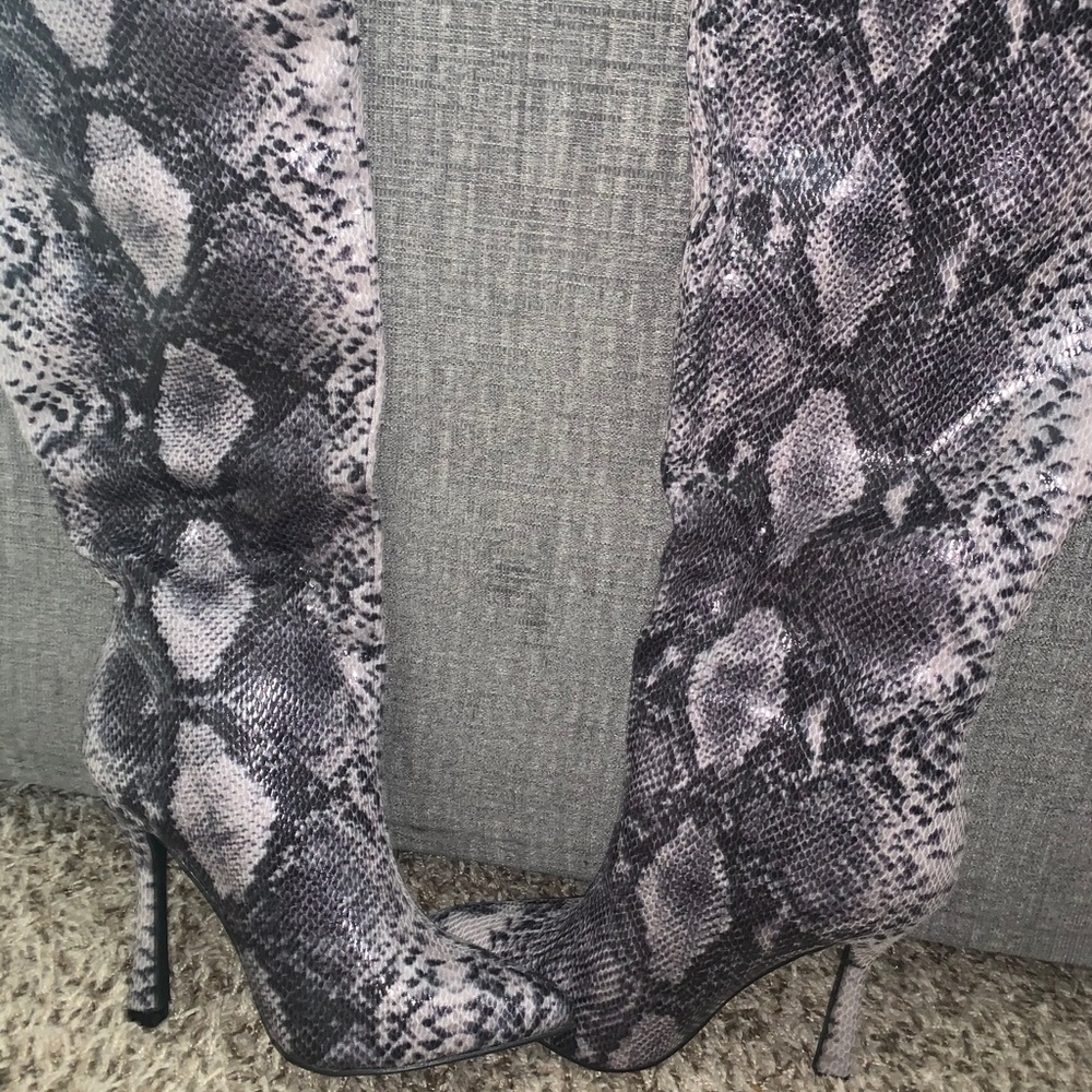 Snake skin, pointed, knee high boots